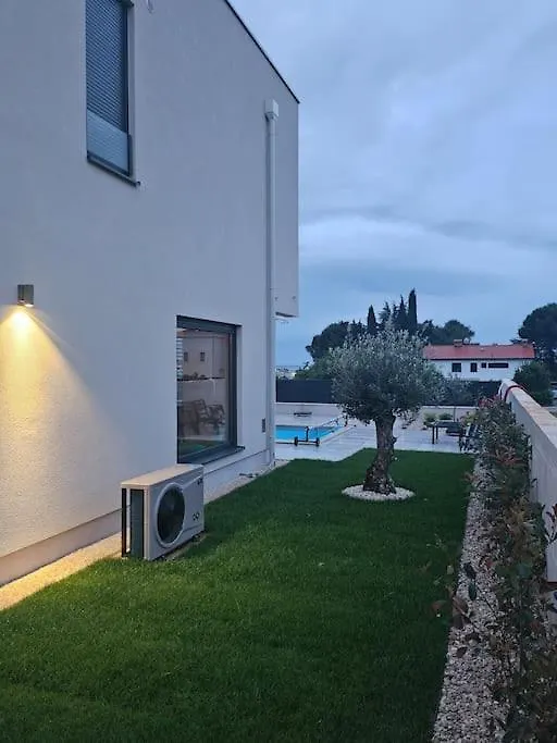 Chandra Villa, New - 10M Heated Pool Novigrad  Villa