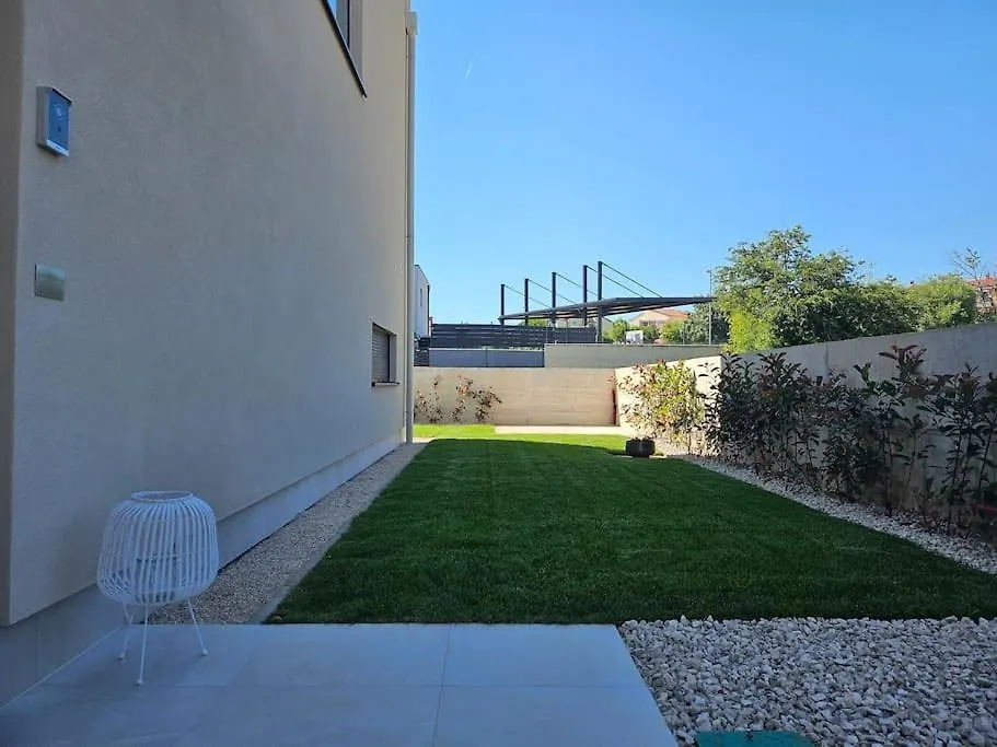 Chandra Villa, New - 10M Heated Pool Novigrad  Croatia