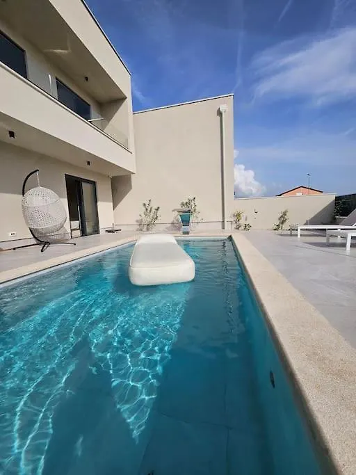 Chandra Villa, New - 10M Heated Pool Novigrad  0*, Novigrad (Istria) Croatia