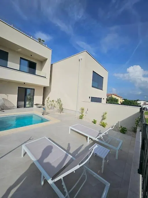 Villa Chandra Villa, New - 10M Heated Pool Novigrad
