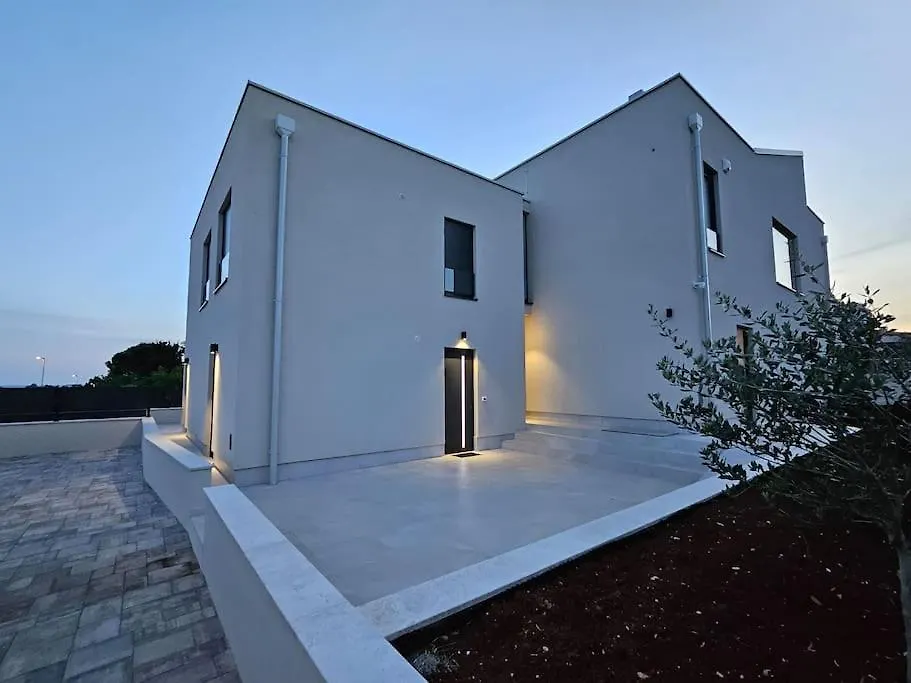 Chandra Villa, New - 10M Heated Pool Novigrad  Villa