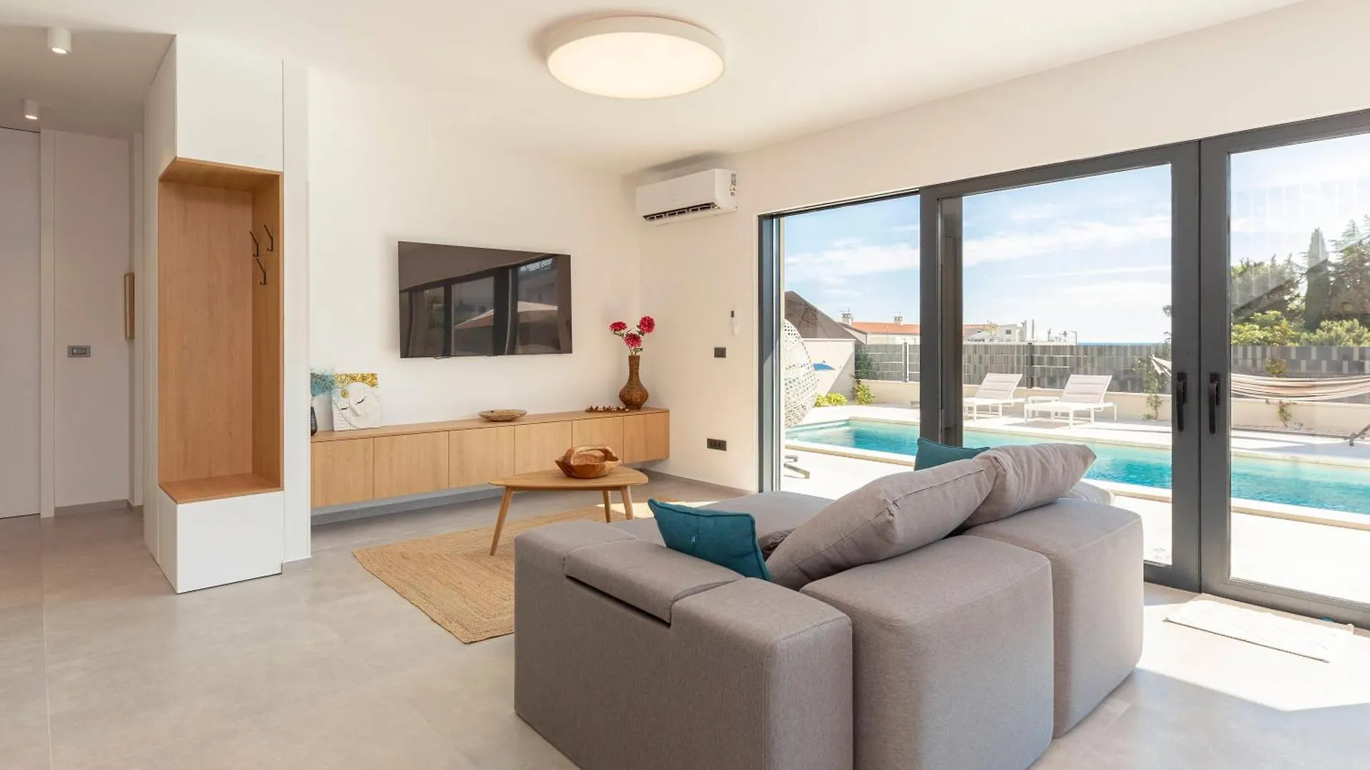 Chandra Villa, New - 10M Heated Pool Novigrad  Croatia